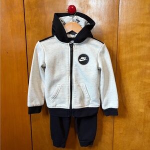 Size 3T Nike Kids Black and Gray Jogger Track Set